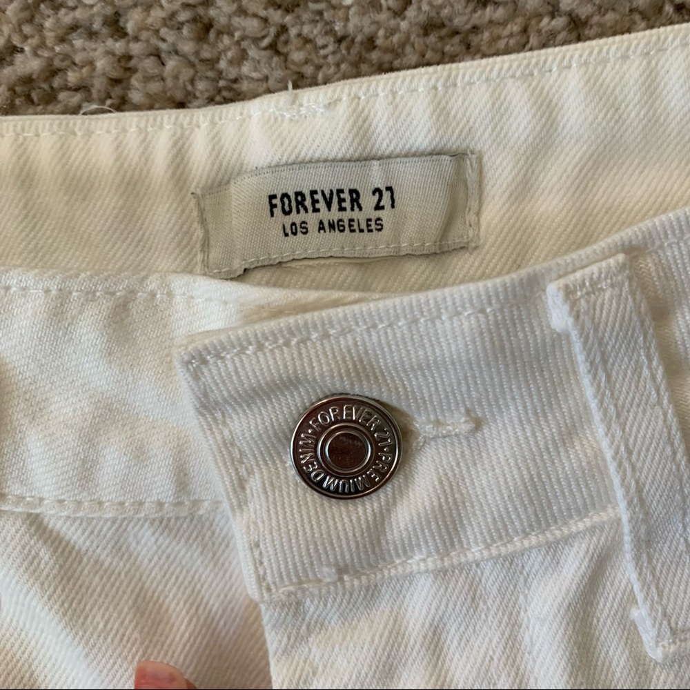 Bermuda Short🤍 - Picture 2 of 4